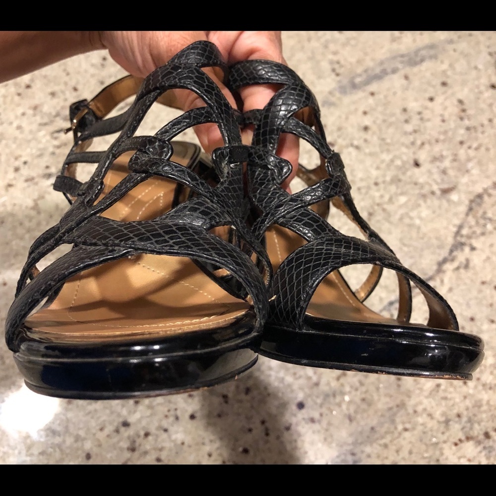 Tahari Petunia Beautiful Leather Sandals - Picture 6 of 8